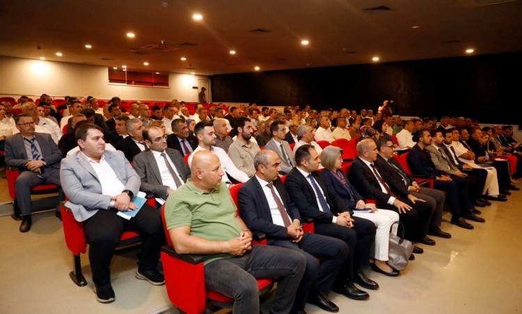 Alanya Kaymakamı Dr. Fatih Ürkmezer ve Alanya Belediye Başkanı Osman Tarık Özçelik ‘Kurum Amirleri Toplantısı’nda kurum amirleri ve muhtarlarla bir araya geldi.