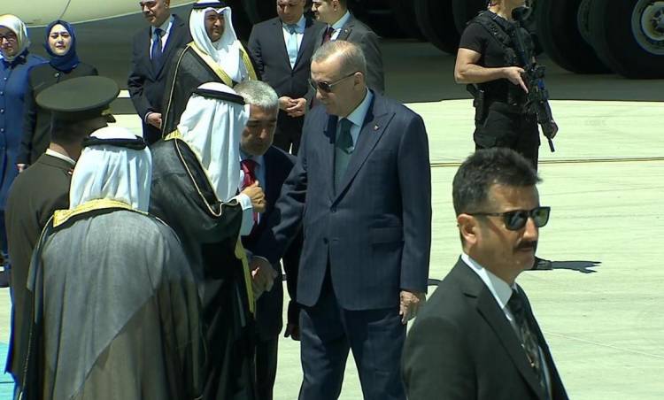 7 yıl sonra ilk.  Kuveyt Emiri Ankara'da: Cumhurbaşkanı Erdoğan karşıladı